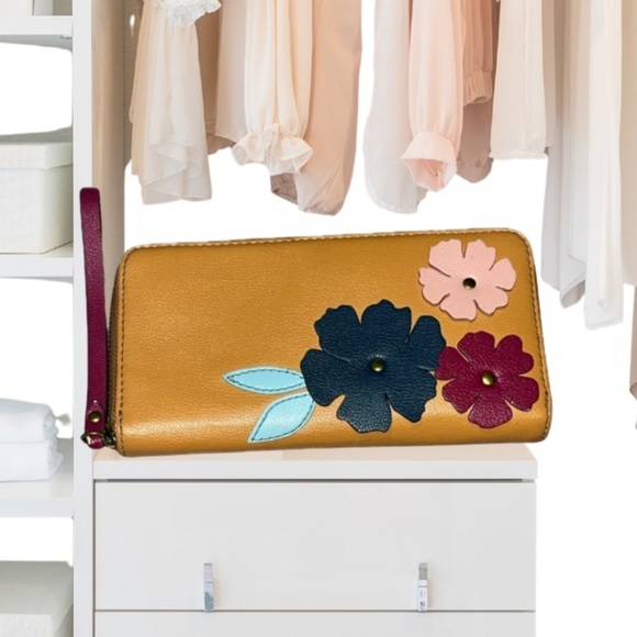 Fossil Brown Leather Flowers Zip Around Women’s Wallet Wristlet, GUC - Picture 1 of 12